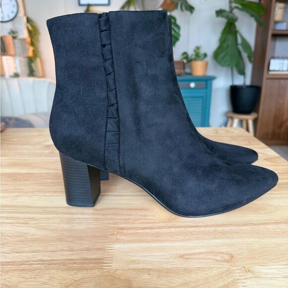 NWOT Clarks Suede Black Heeled Boots - Picture 3 of 5